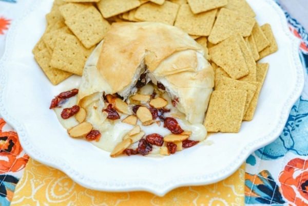 Easy Baked Brie in Puff Pastry Recipe