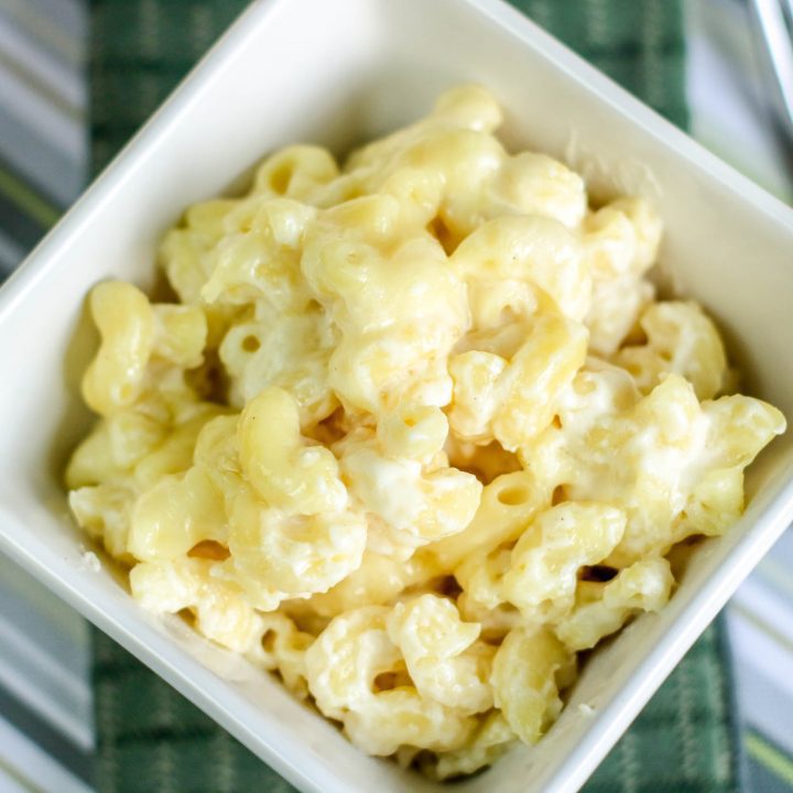 white creamy mac and cheese