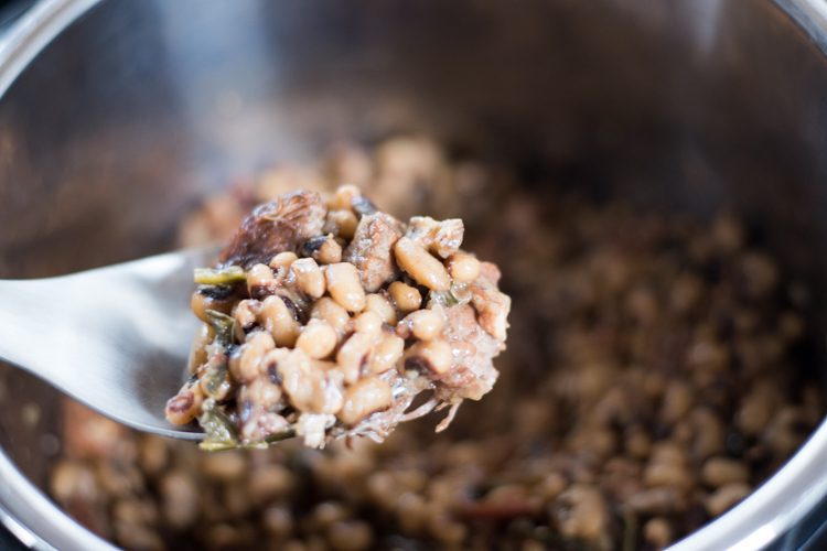 spoonful of black eyed peas in instant pot