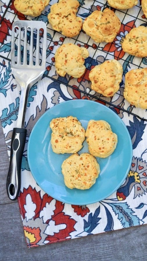 Easy Red Lobster Cheddar Bay Biscuits