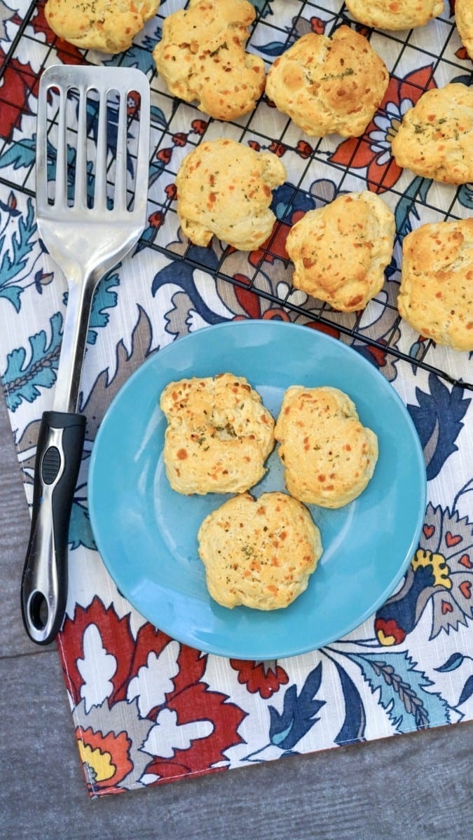 Easy Red Lobster Cheddar Bay Biscuits