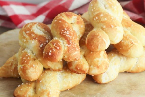 Easy Soft Pretzel Knots Recipe