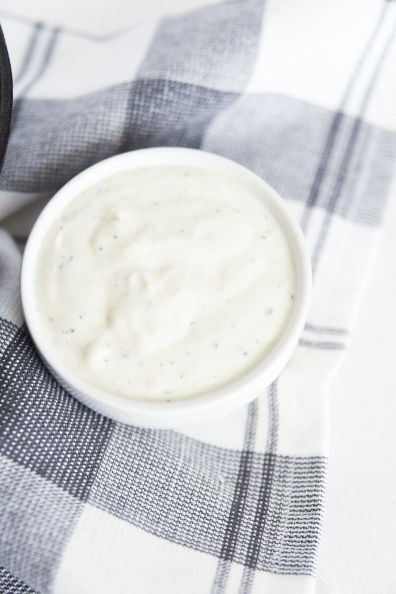 chili's ranch dressing in white bowl