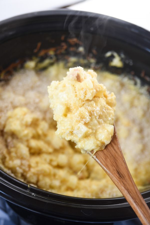 spoonful of crock pot cheesy potatoes 