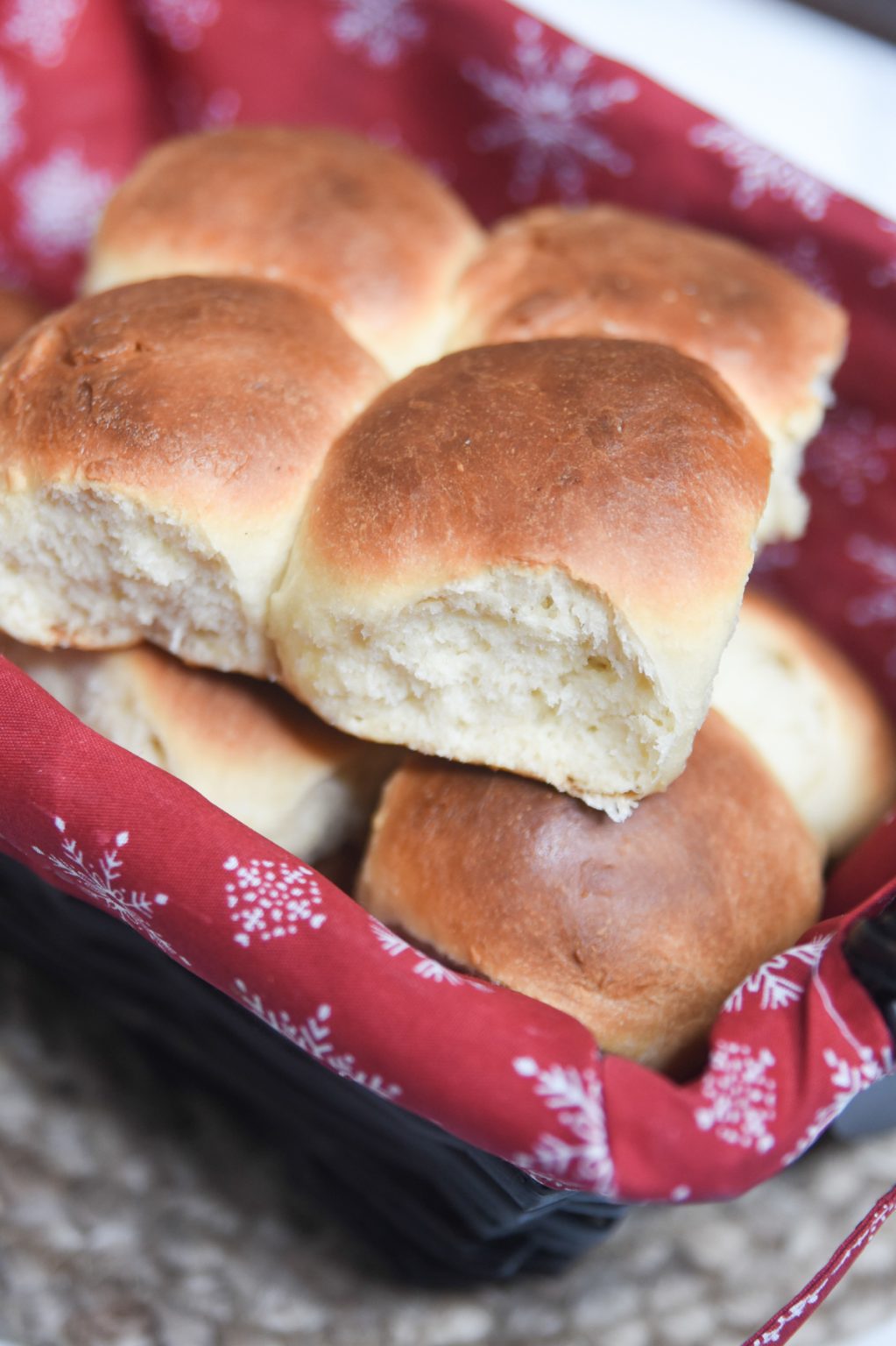 easy-yeast-dinner-rolls-fluffy-and-delicious