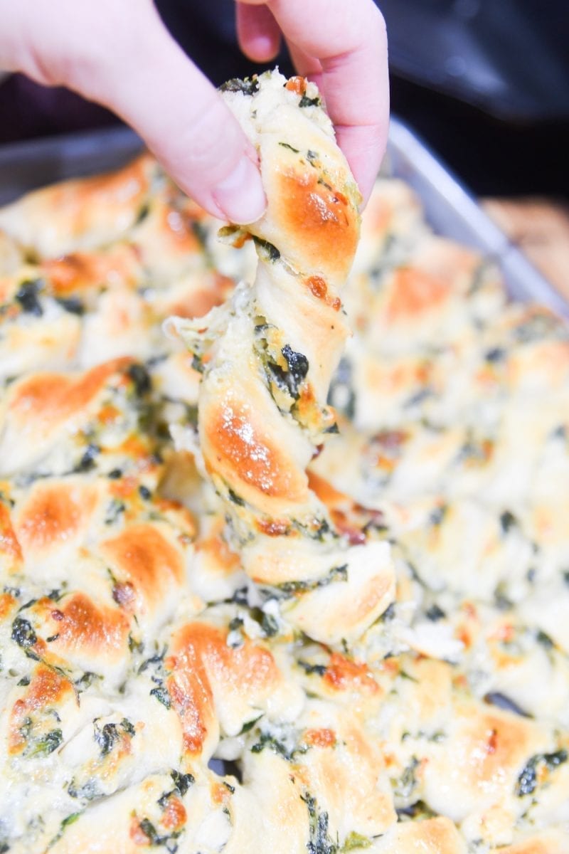Easy Twisted Spinach Breadsticks Recipe