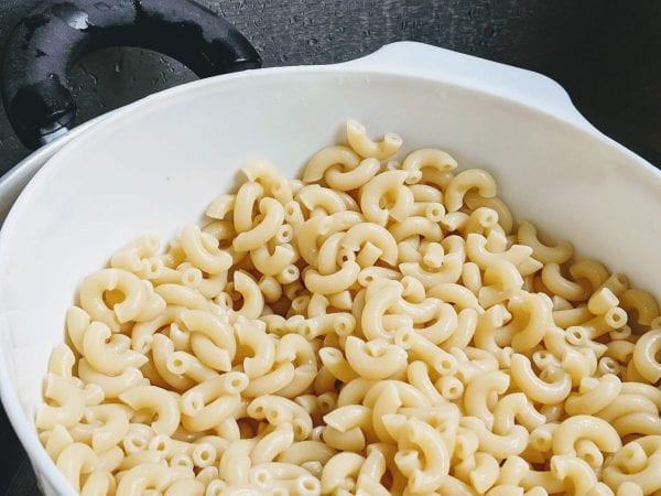 bowl of cooked macaroni noodles