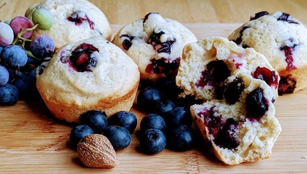 blueberry muffins with nutmeg and blueberries
