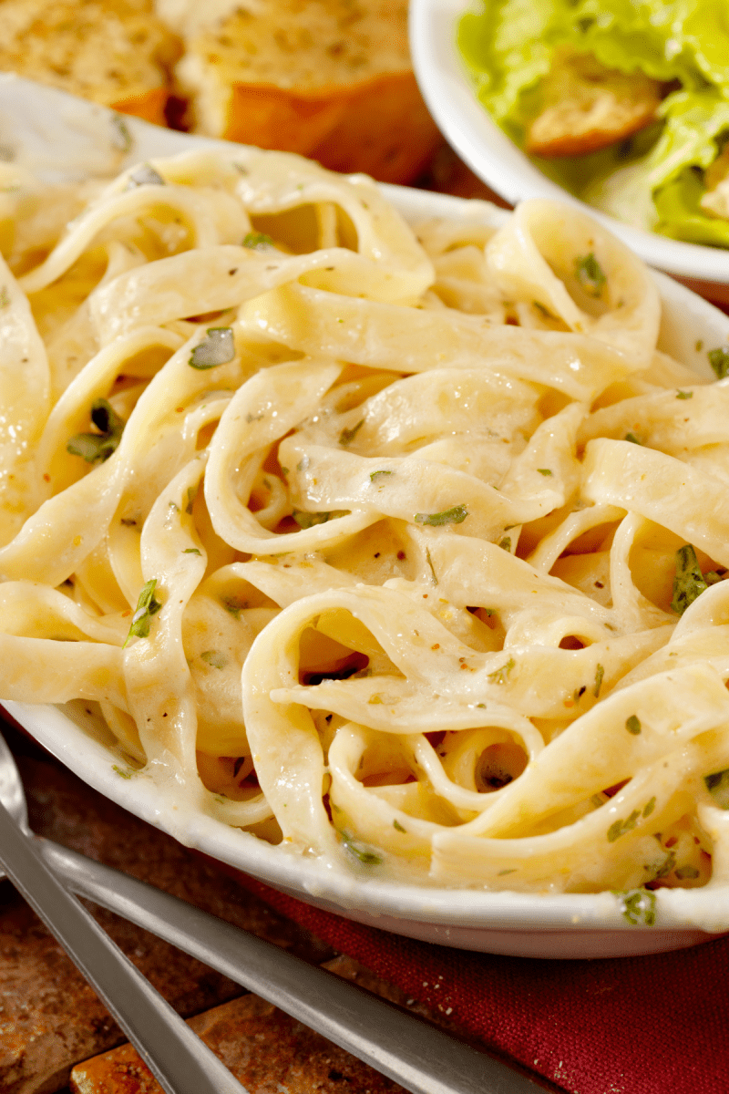 What to Serve with Fettuccine Alfredo